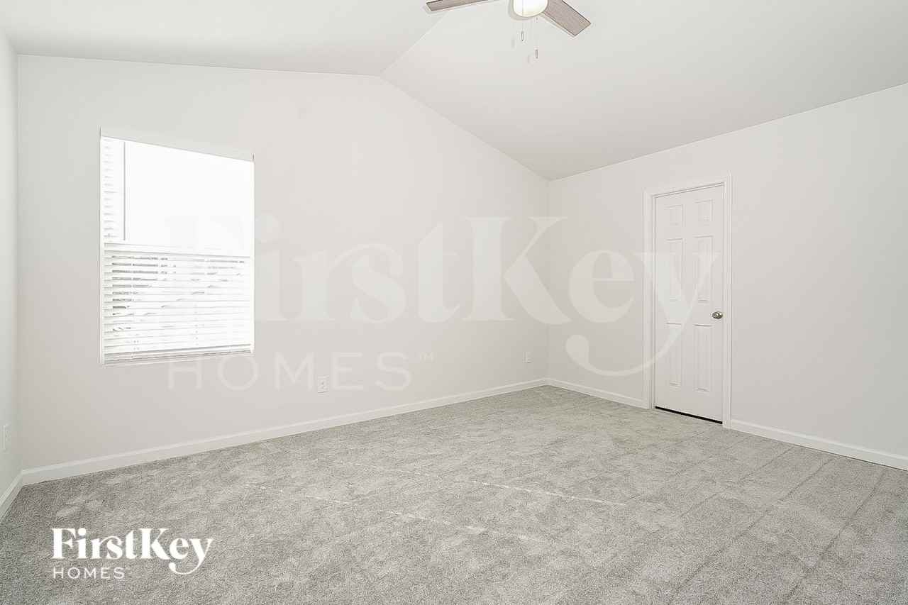 813 Pine Circle Dr - Photo 7 of 15