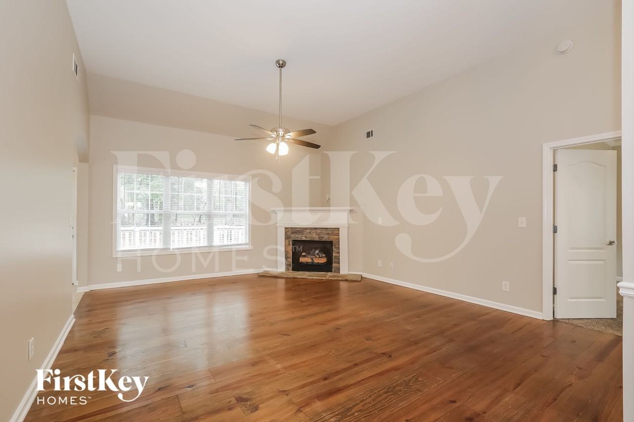 2570 Serenity St - Photo 4 of 15