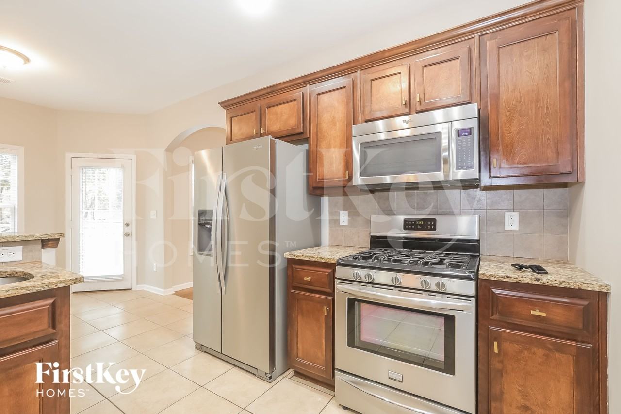 2570 Serenity St - Photo 7 of 15