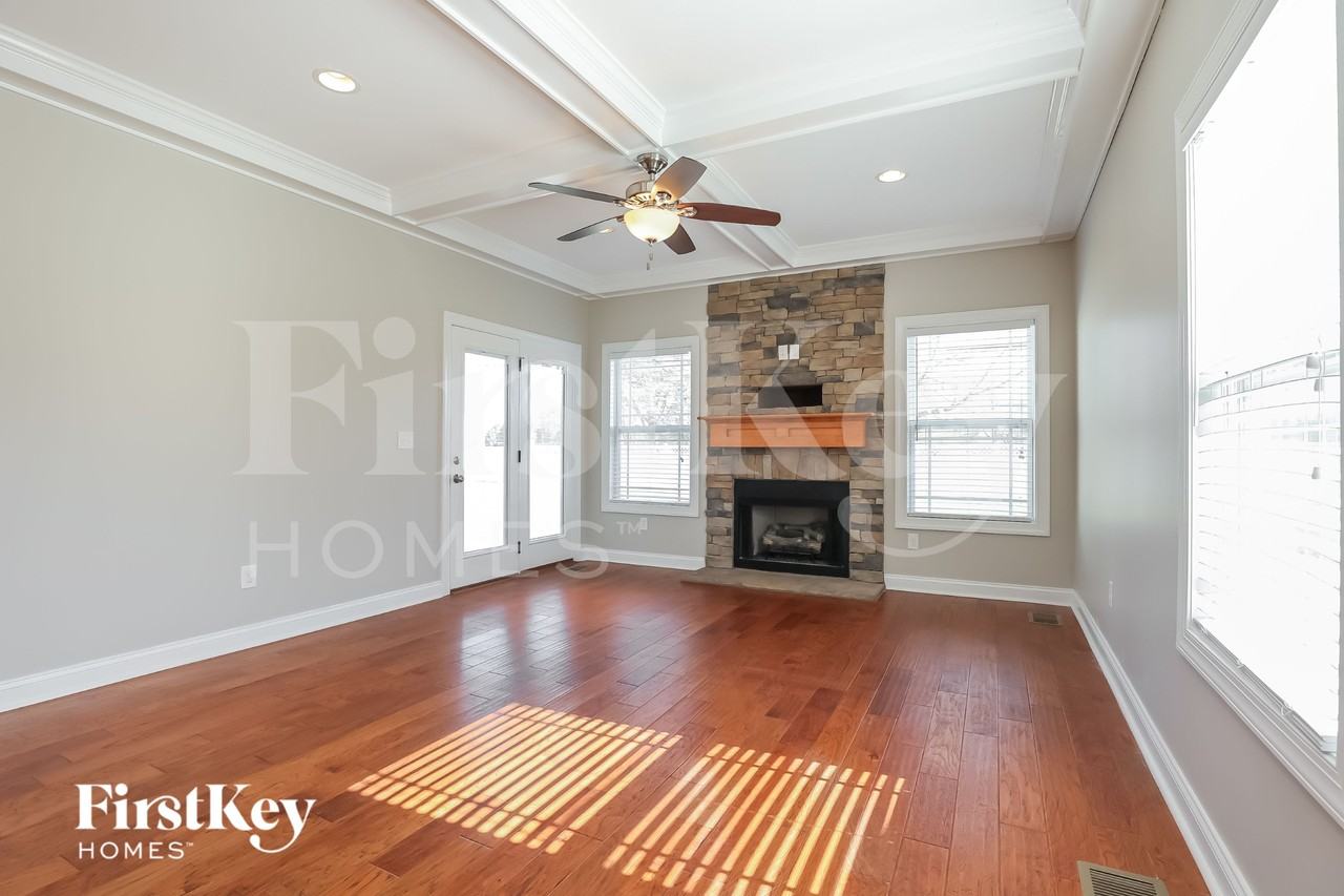 669 Richards Dr - Photo 3 of 15