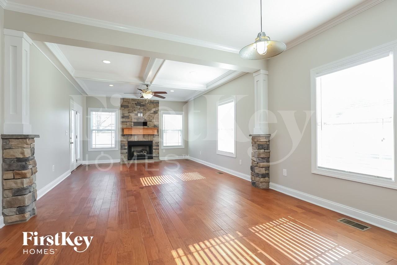 669 Richards Dr - Photo 4 of 15
