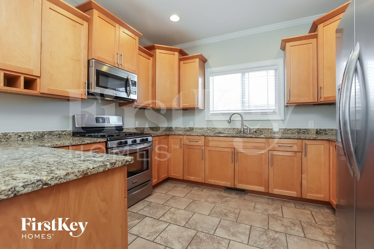 669 Richards Dr - Photo 5 of 15