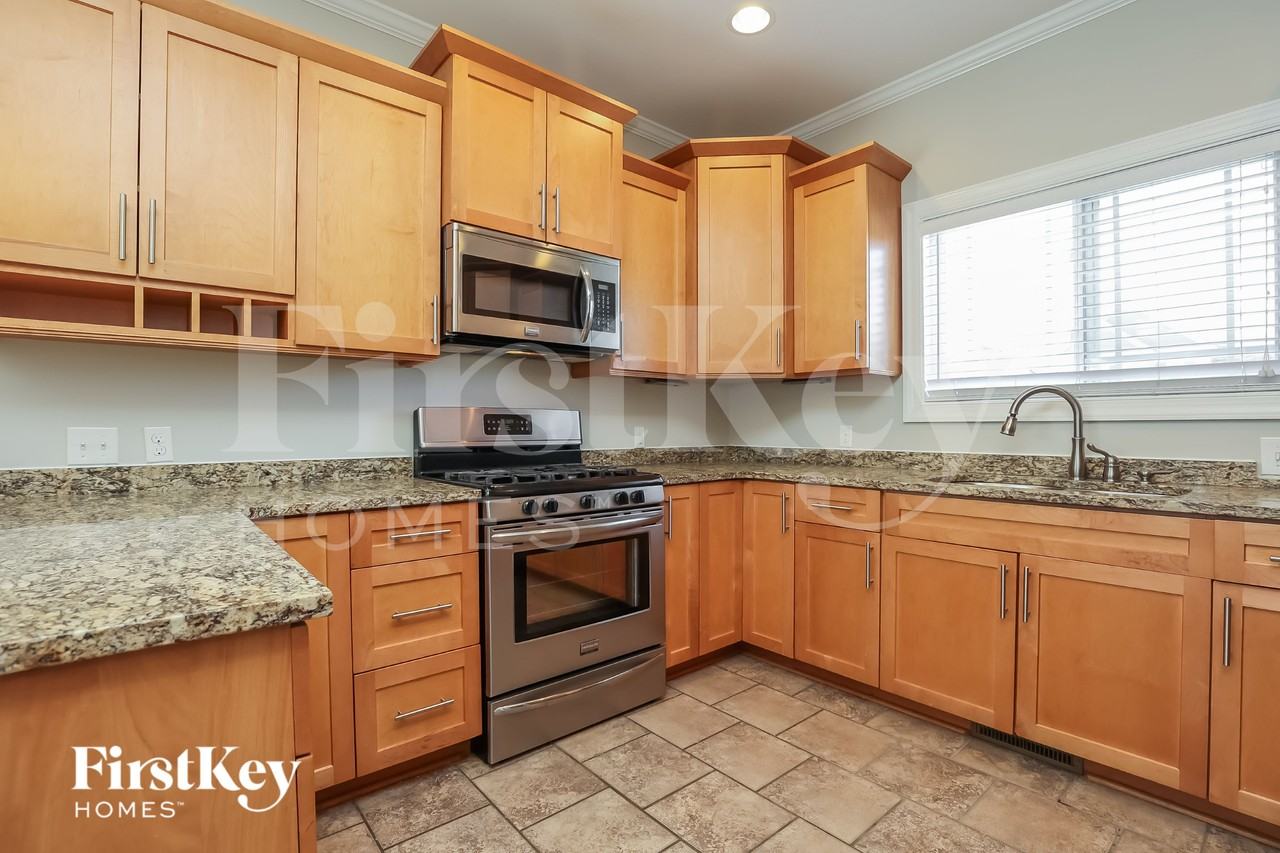 669 Richards Dr - Photo 6 of 15