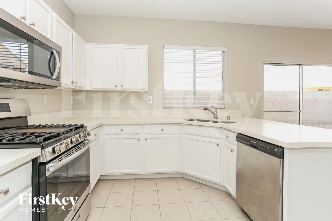 7833 Smokerise Ct - Photo 5 of 15