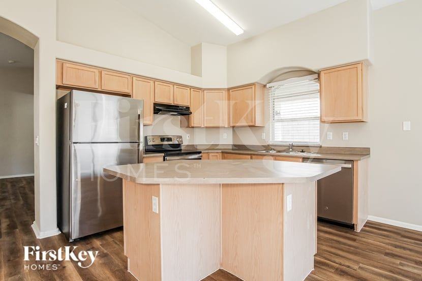 15615 W Watkins St - Photo 5 of 16