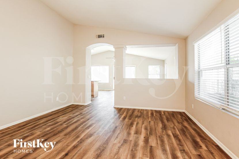 15615 W Watkins St - Photo 6 of 16