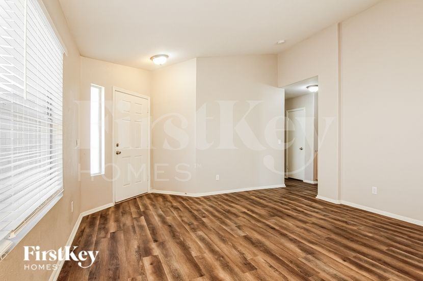 15615 W Watkins St - Photo 7 of 16