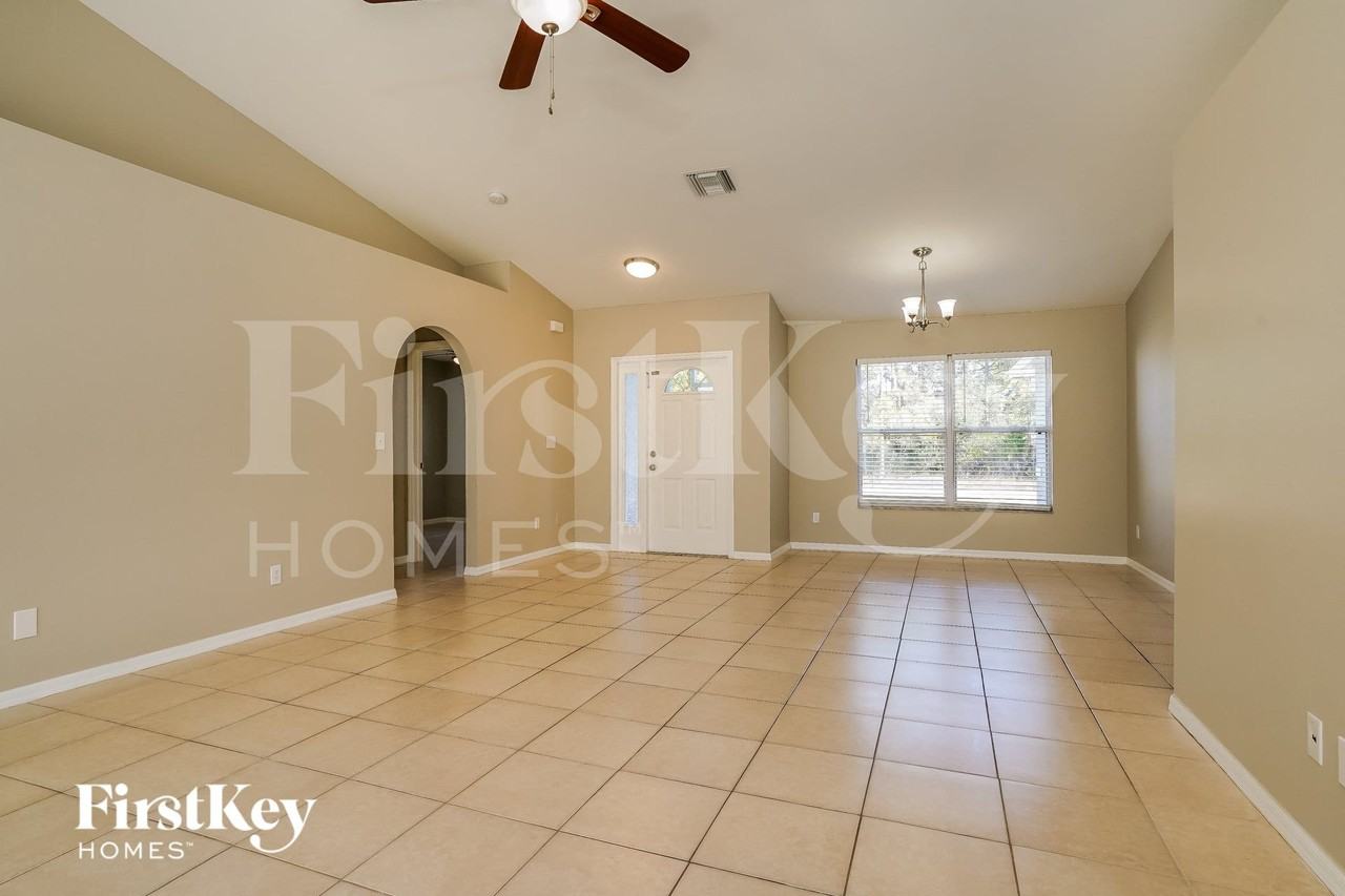 1917 Venice Ave N - Photo 3 of 15