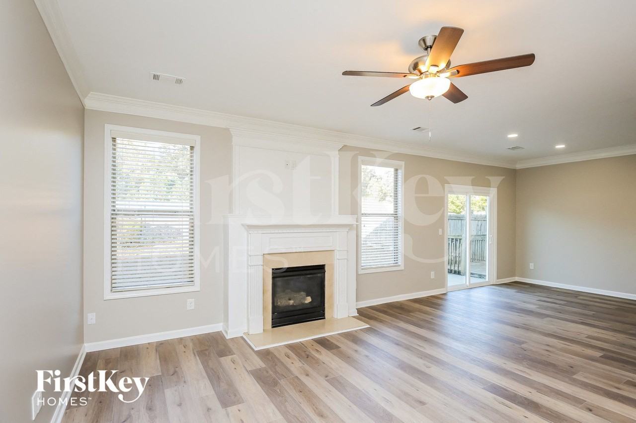 3192 Sag Harbor Ln - Photo 3 of 15