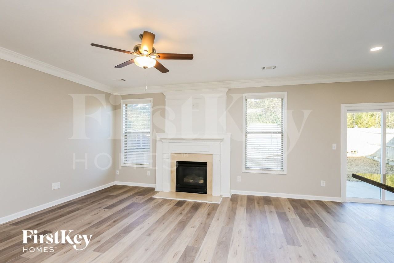 3192 Sag Harbor Ln - Photo 4 of 15