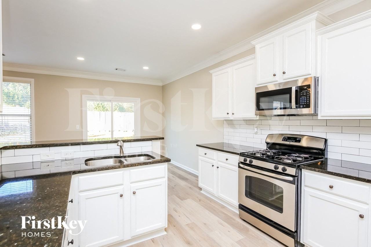 3192 Sag Harbor Ln - Photo 7 of 15