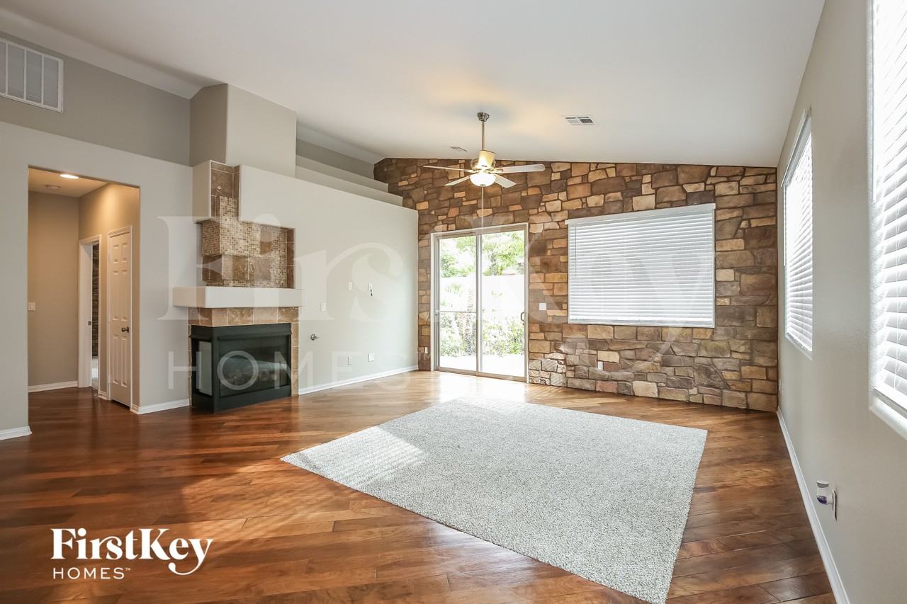 1044 Via Camelia St - Photo 4 of 16