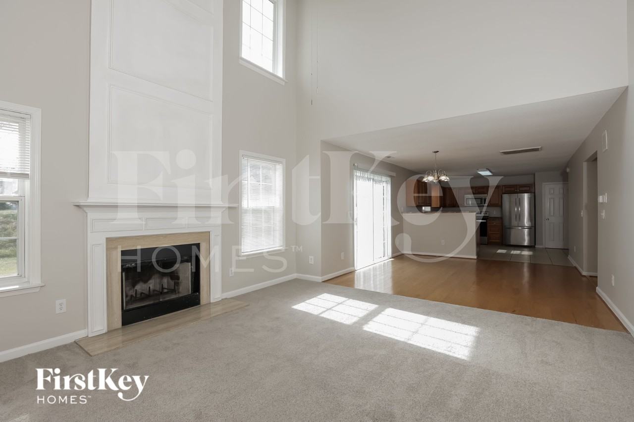 709 Southshore Pkwy - Photo 3 of 15