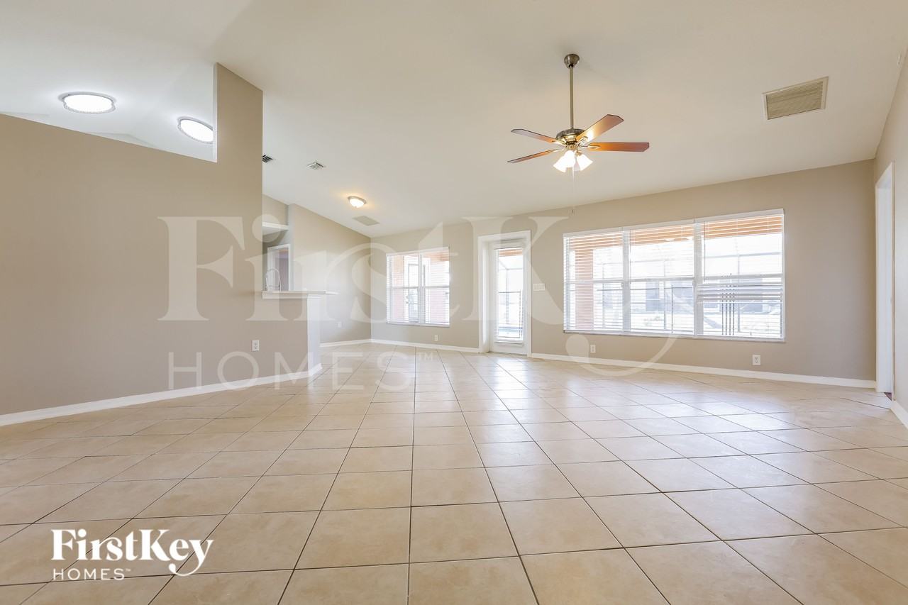 3811 Trenton Ln - Photo 2 of 18