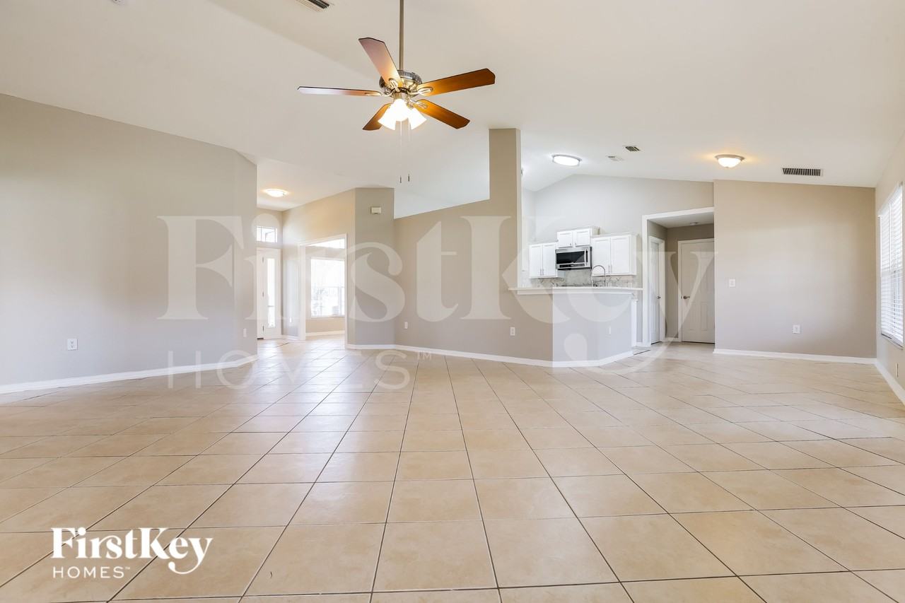 3811 Trenton Ln - Photo 4 of 18