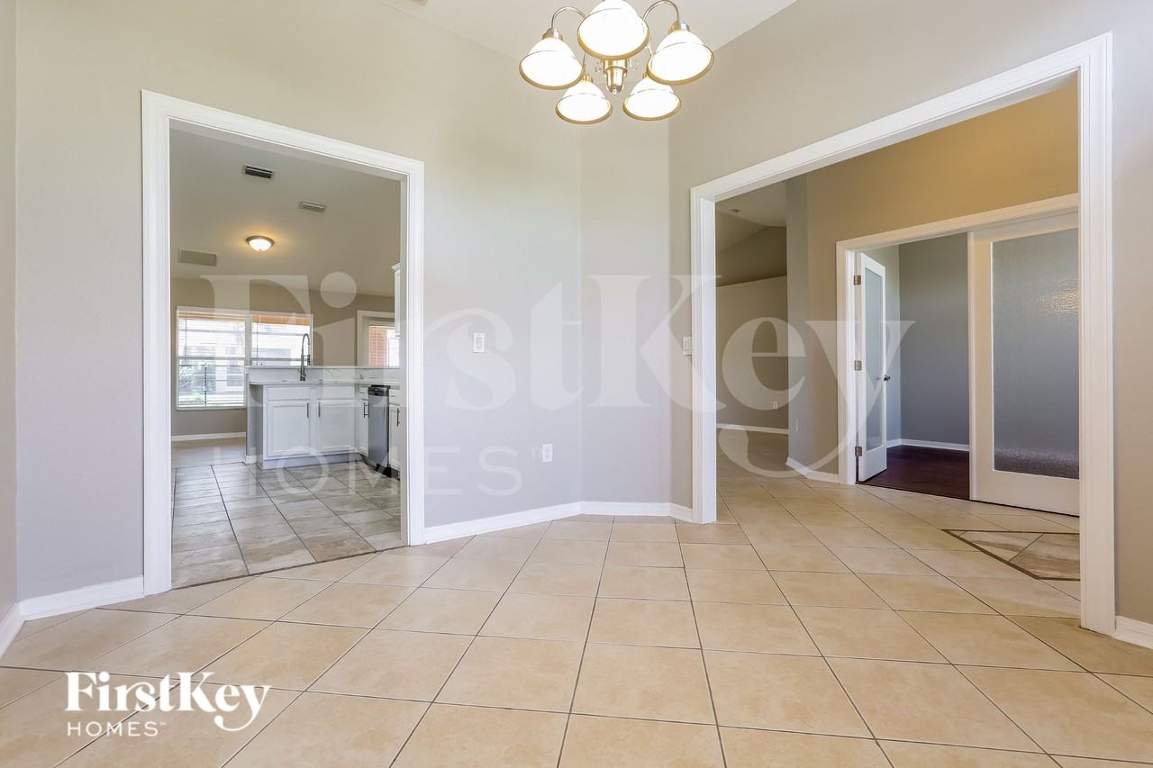 3811 Trenton Ln - Photo 5 of 18