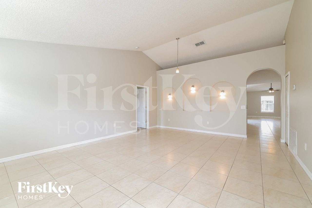 11 Coventry Ct - Photo 3 of 15