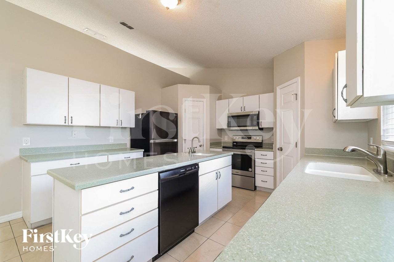 11 Coventry Ct - Photo 7 of 15