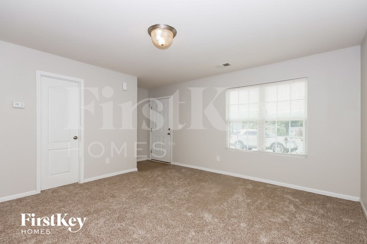 532 Ellingsworth Ln - Photo 3 of 15