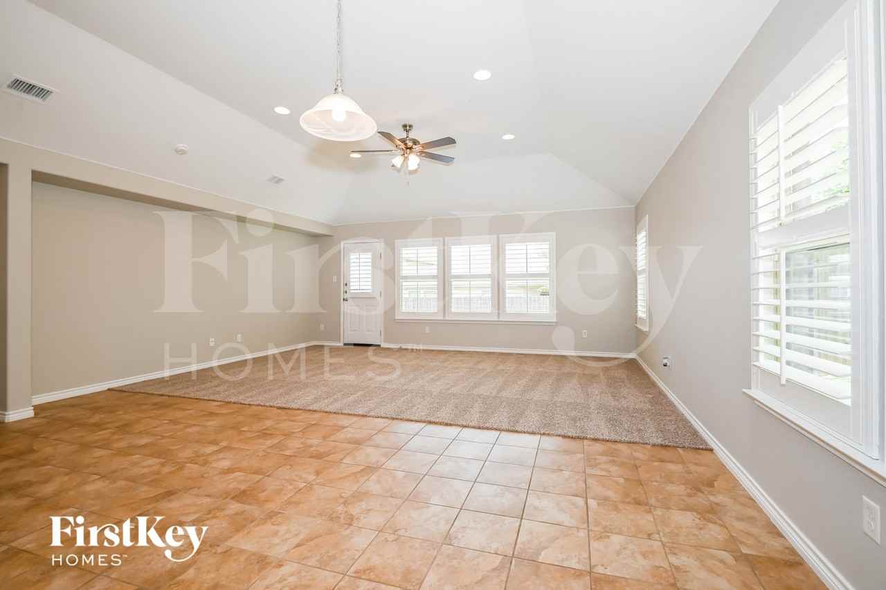 6049 Horn Cap Dr - Photo 3 of 15