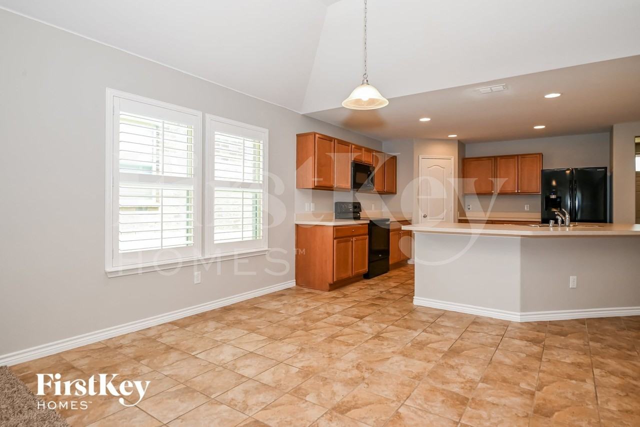 6049 Horn Cap Dr - Photo 4 of 15