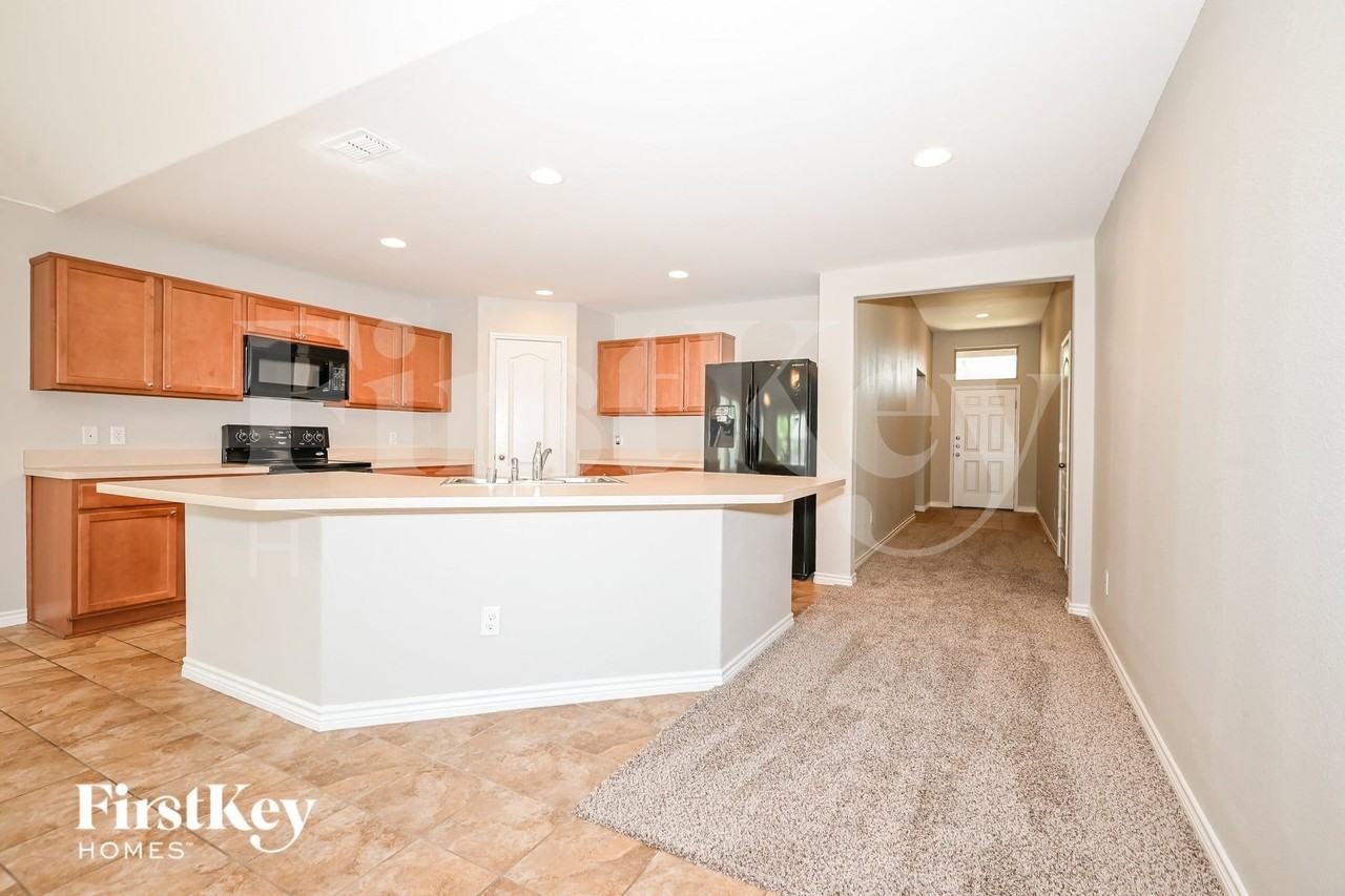 6049 Horn Cap Dr - Photo 5 of 15