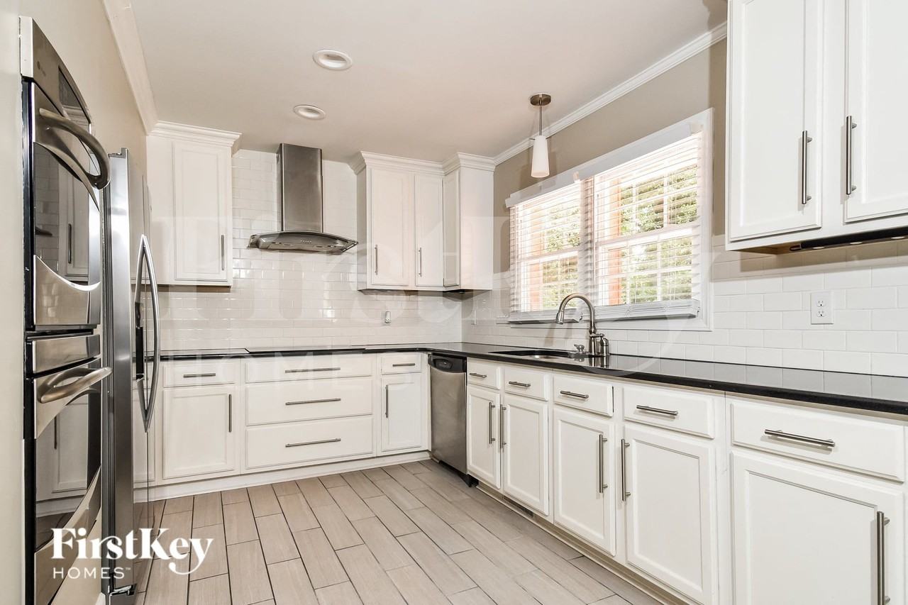 106 Brookberry Dr - Photo 4 of 15