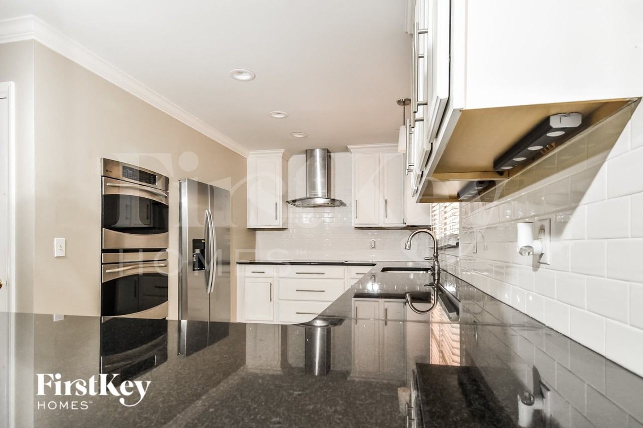 106 Brookberry Dr - Photo 5 of 15