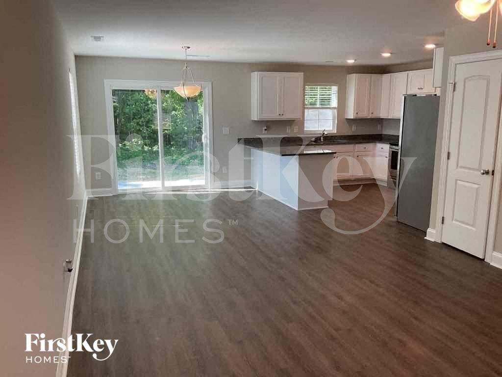 2041 Samantha Dr - Photo 3 of 21