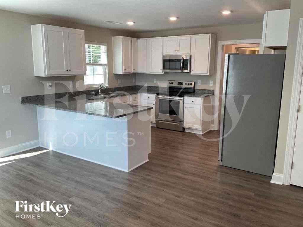 2041 Samantha Dr - Photo 4 of 21
