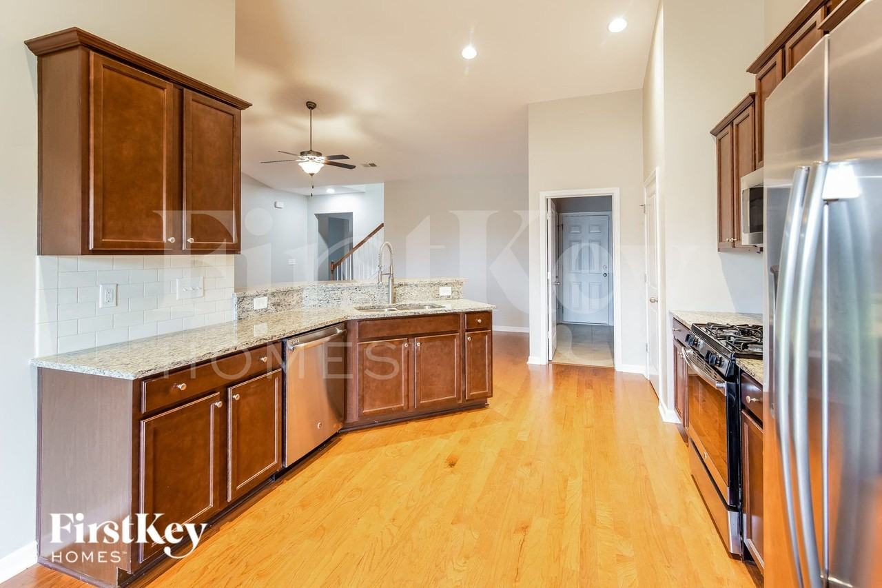 647 Redbud Ln - Photo 7 of 15
