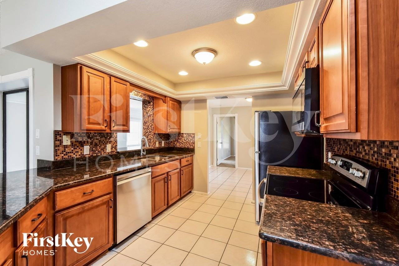 1000 Vega Ave Nw - Photo 4 of 15