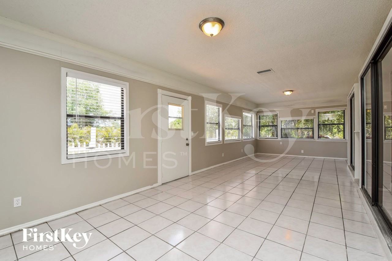 1000 Vega Ave Nw - Photo 6 of 15