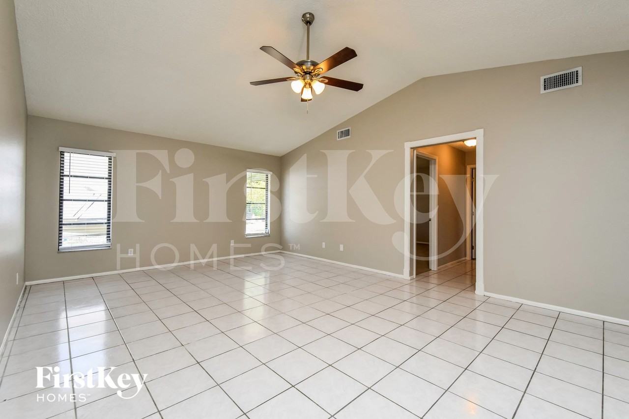 1000 Vega Ave Nw - Photo 7 of 15