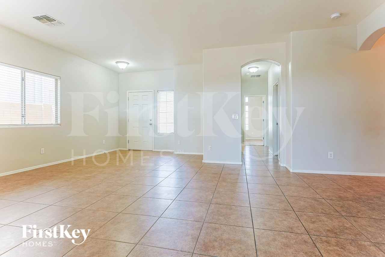 33827 N Slate Creek Dr - Photo 2 of 15