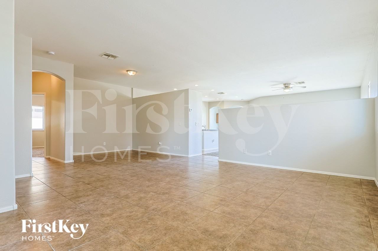 33827 N Slate Creek Dr - Photo 3 of 15