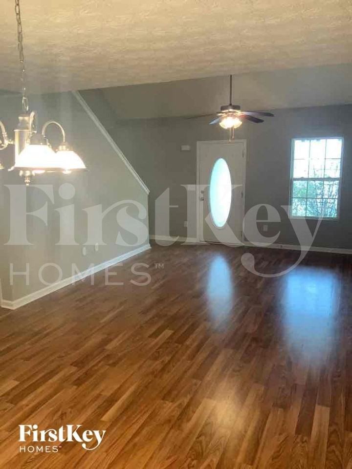 130 Cobblestone Dr - Photo 2 of 10