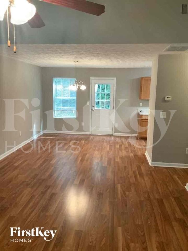 130 Cobblestone Dr - Photo 3 of 10