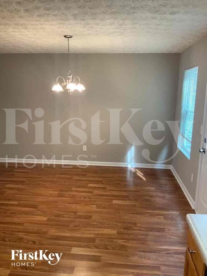 130 Cobblestone Dr - Photo 4 of 10