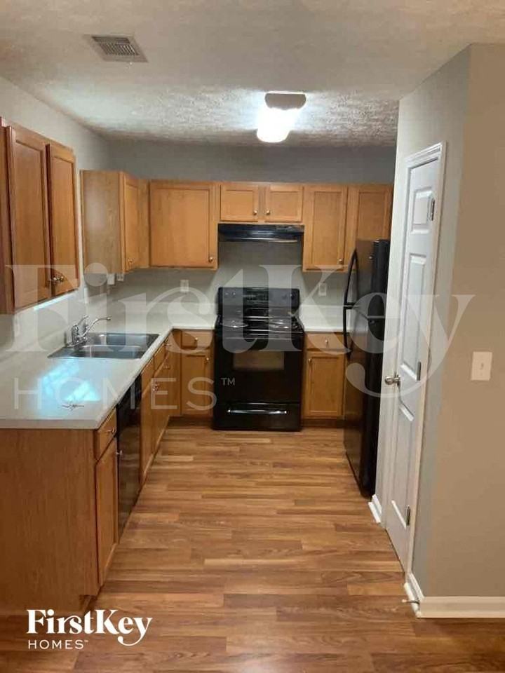 130 Cobblestone Dr - Photo 5 of 10
