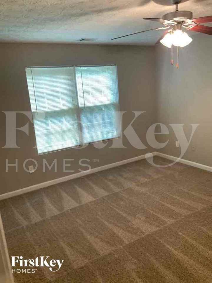 130 Cobblestone Dr - Photo 6 of 10