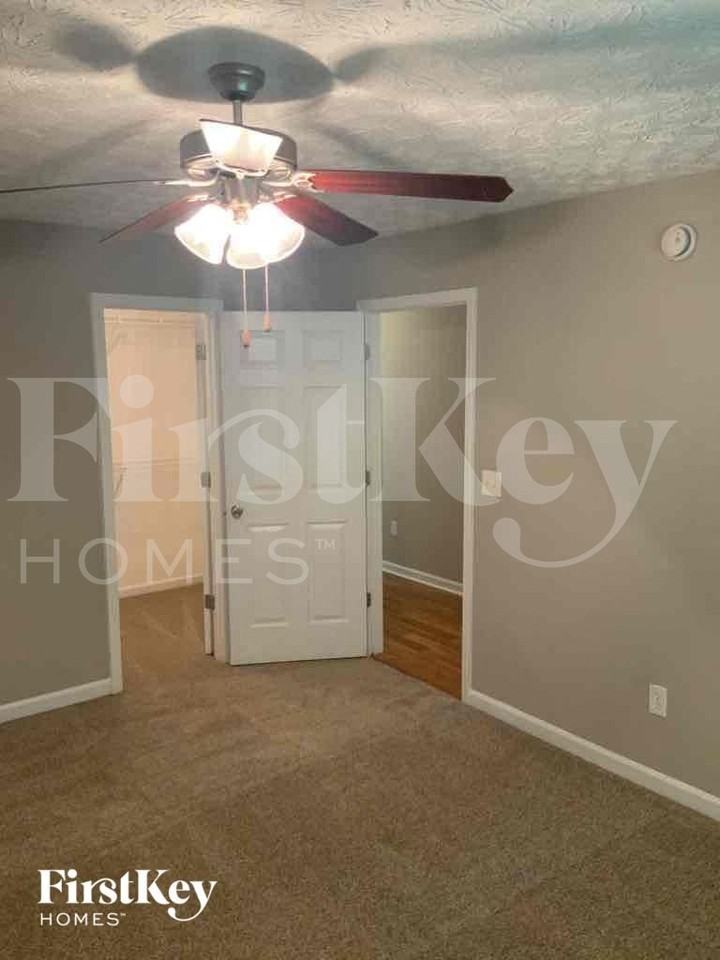 130 Cobblestone Dr - Photo 7 of 10