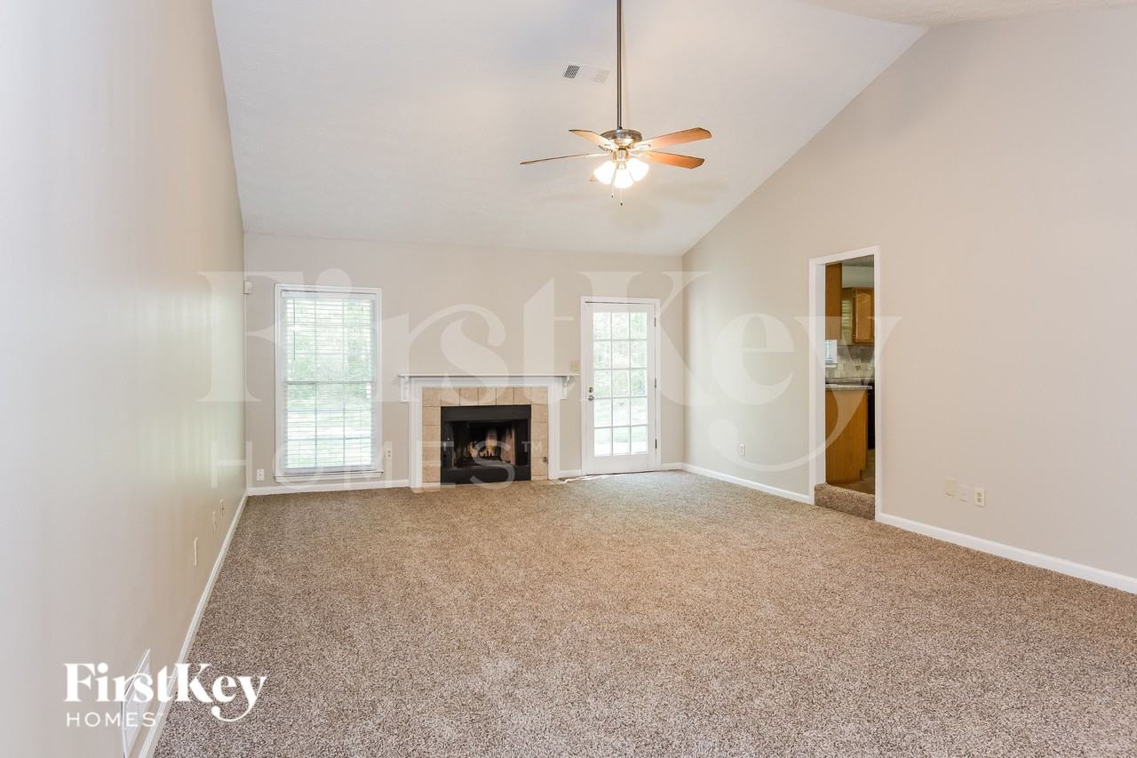 1111 Wynford Cmns Sw - Photo 2 of 15