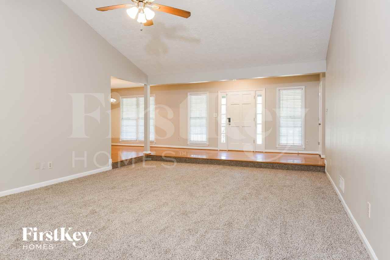 1111 Wynford Cmns Sw - Photo 3 of 15