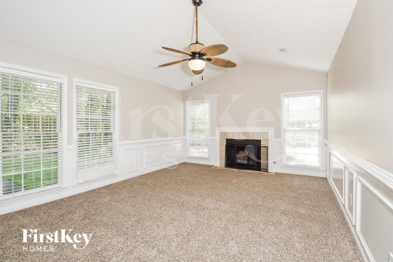 1111 Wynford Cmns Sw - Photo 4 of 15