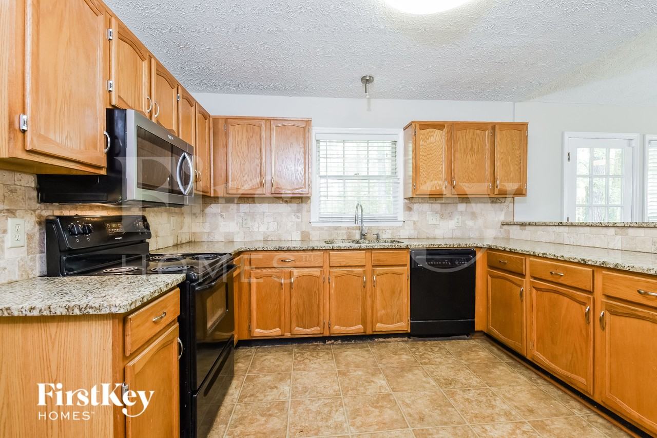 1111 Wynford Cmns Sw - Photo 6 of 15