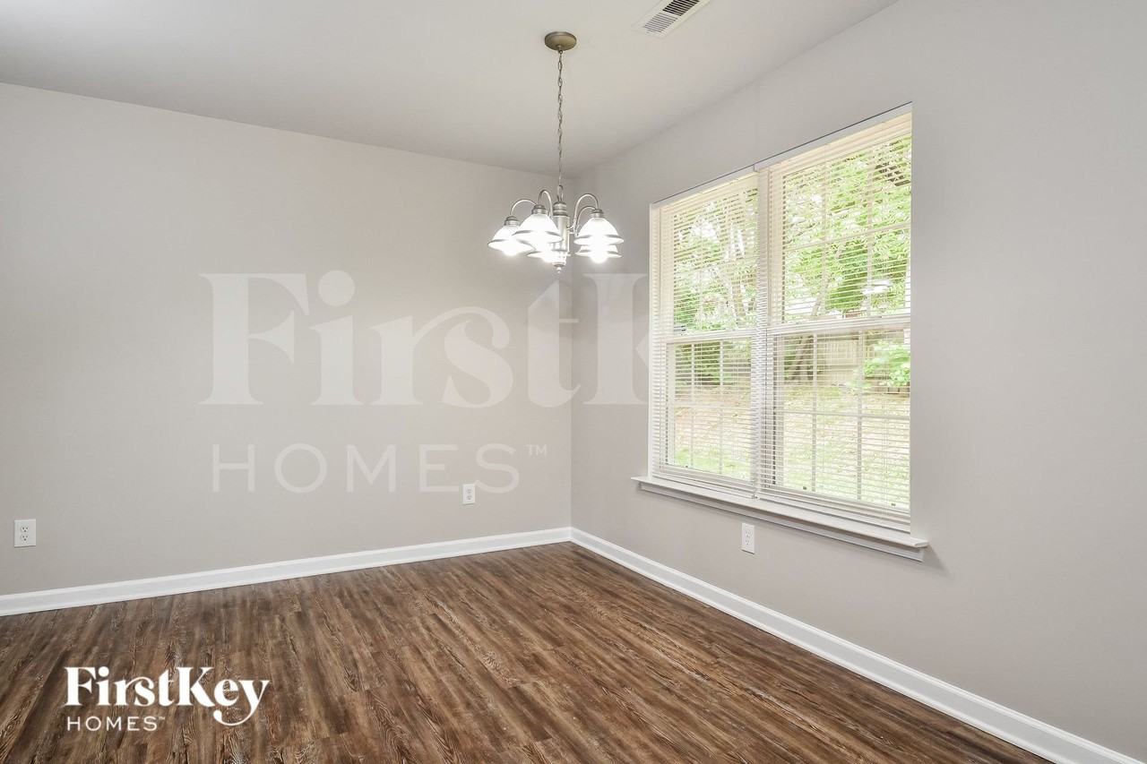 3629 Sherbourne Ln - Photo 5 of 15