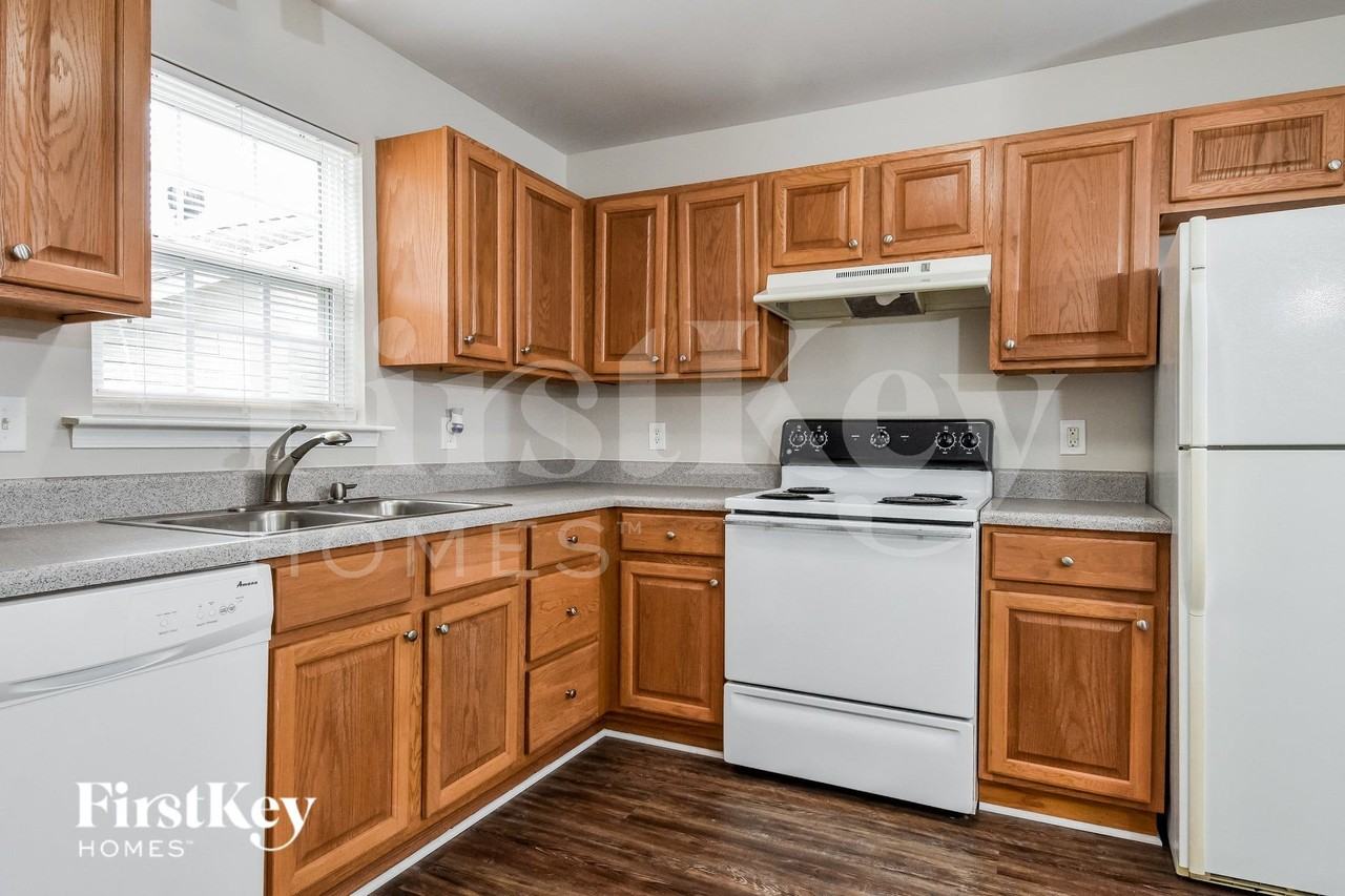 3629 Sherbourne Ln - Photo 7 of 15
