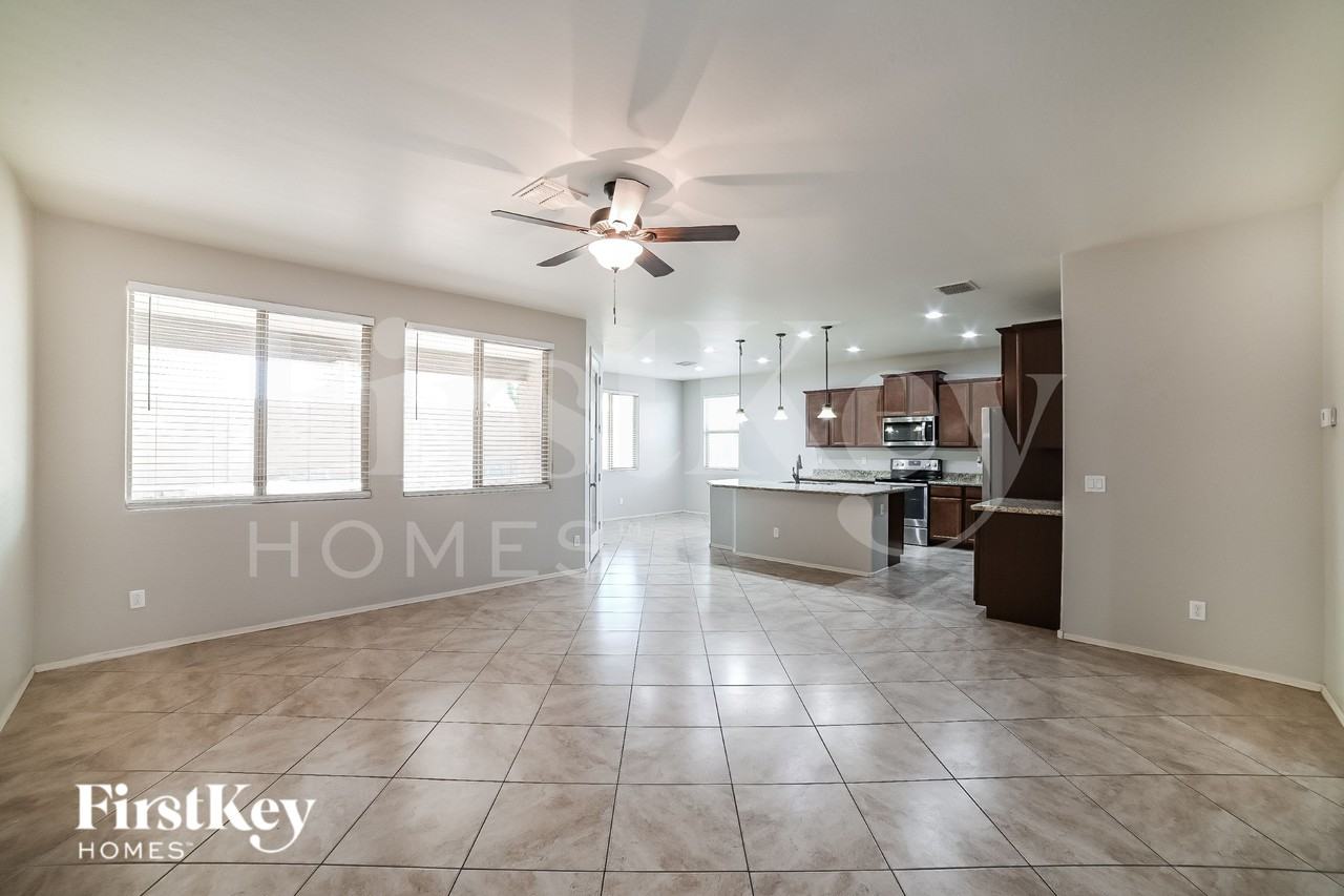 1931 W Desert Spring Way - Photo 2 of 15
