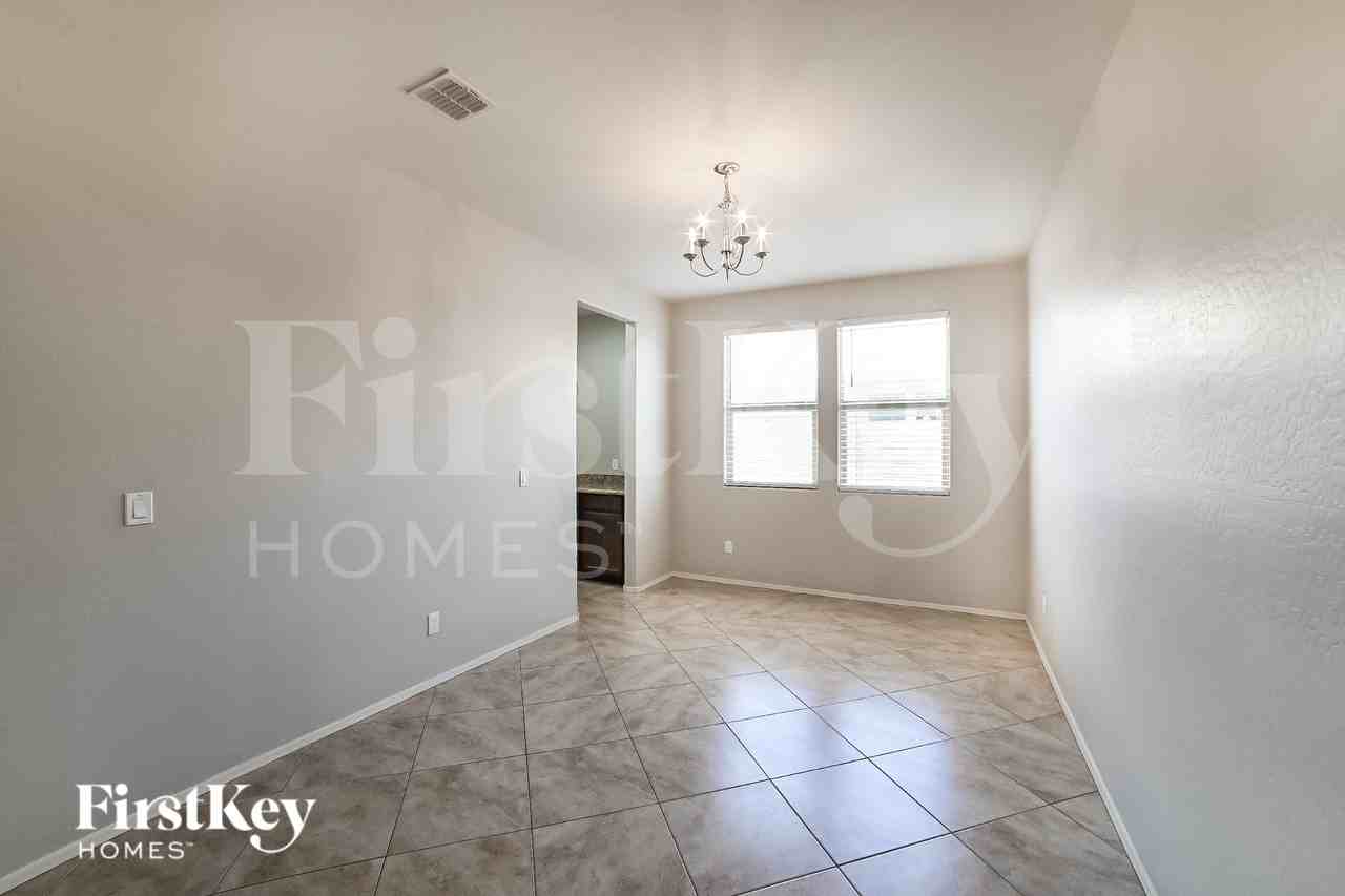 1931 W Desert Spring Way - Photo 3 of 15